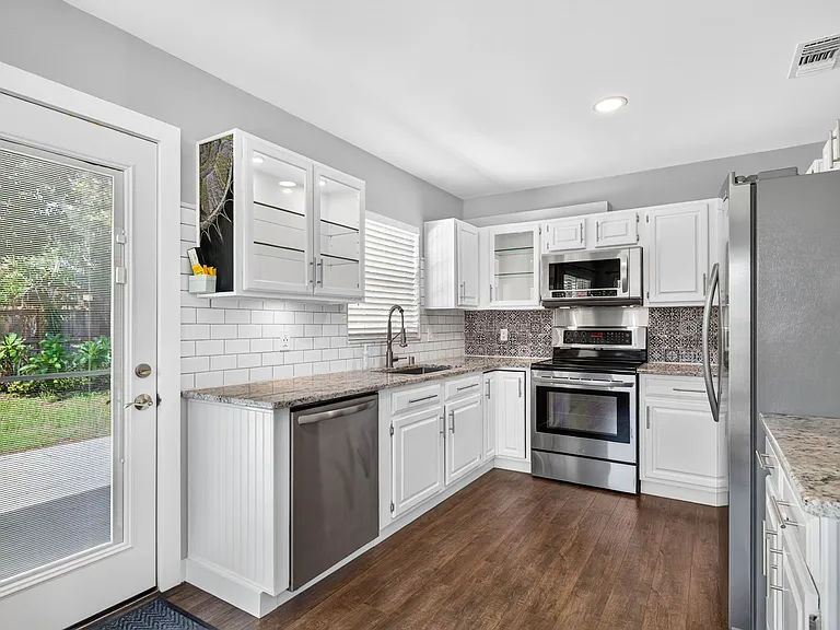 1521 San Roy Dr — Photo 10