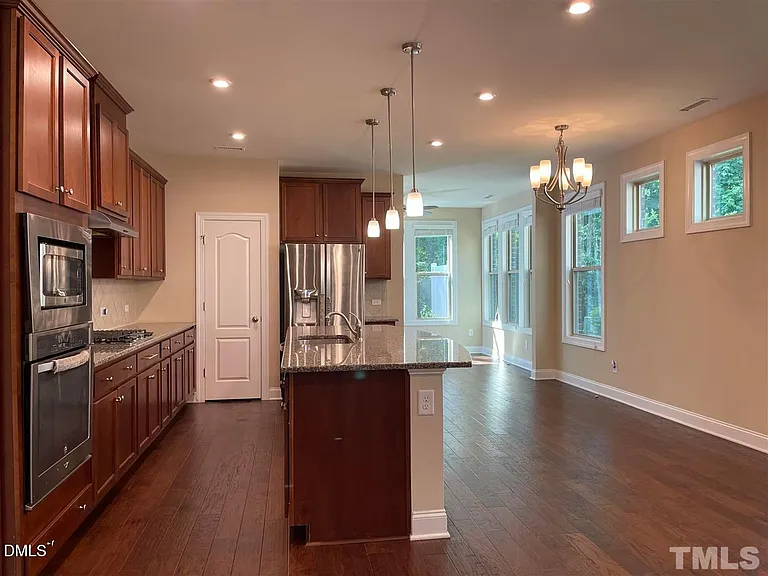 811 Rymark Ct — Photo 9