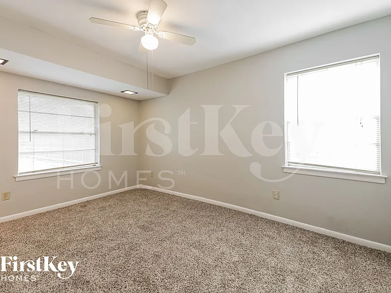 2029 Willow Ln — Photo 11