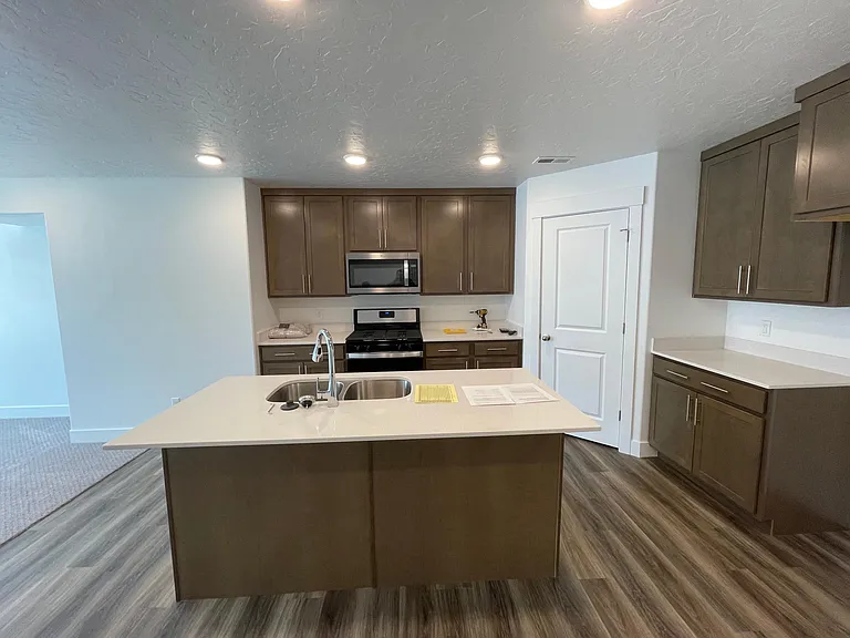 1122 N 1920 W — Photo 3