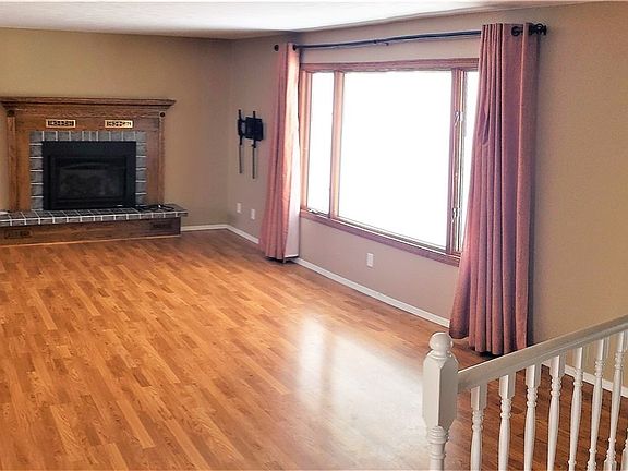 5th image of 33 Diamond St