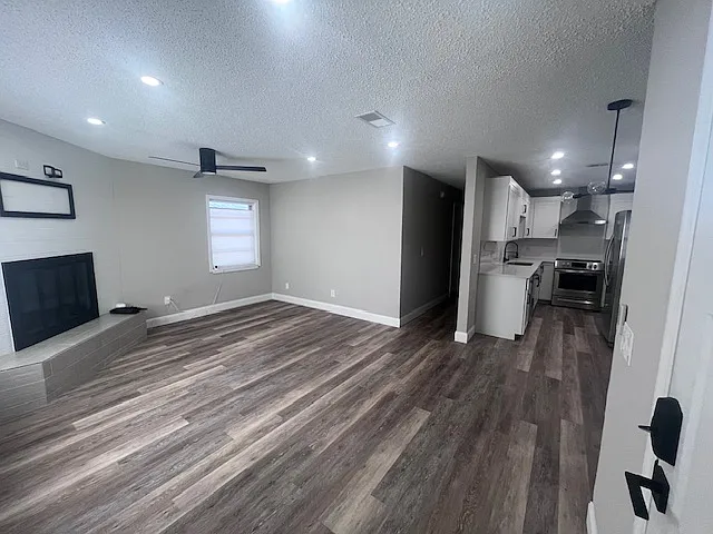 3 bed, 1117 sqft, $3,300 — Photo 3