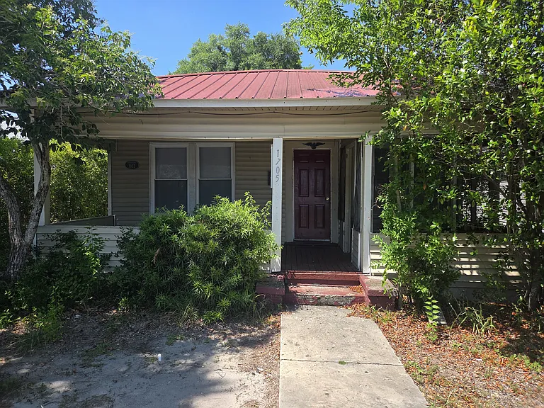 1705 Queen St — Photo 11
