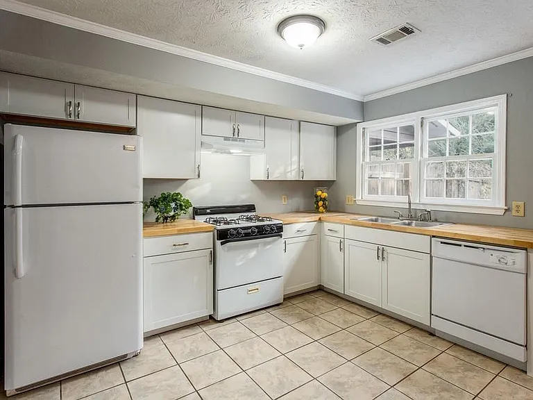 1405 Kennesaw Trace Ct NW — Photo 6