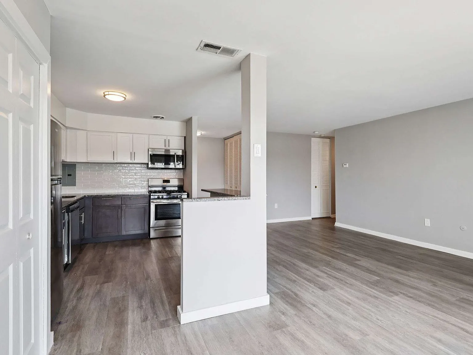 Henry on the Park Apartments — Photo 3