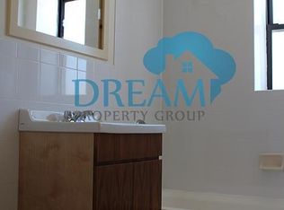 3417 32nd St, Astoria, NY 11106
