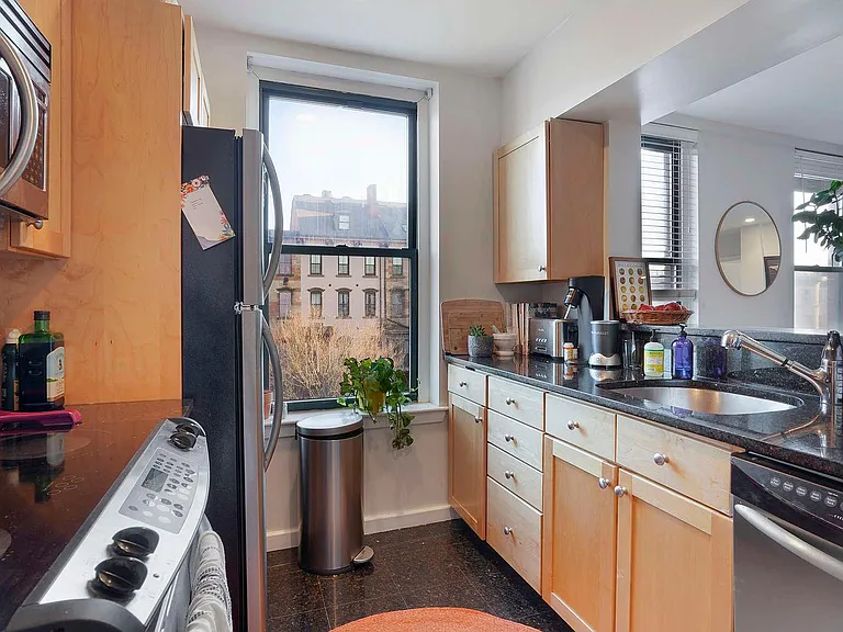 1661 Washington St #401 — Photo 4