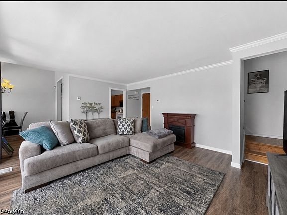 4th image of 466 Pompton Ave #F