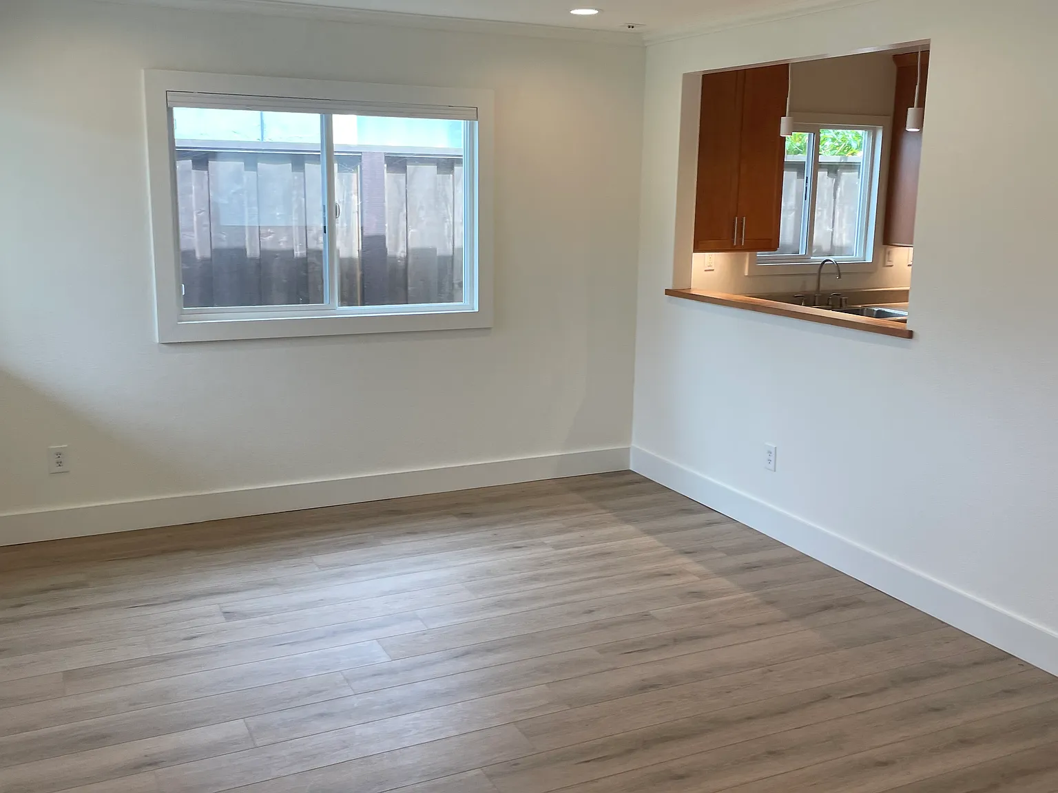 2 bed, 800 sqft, $2,300 — Photo 3