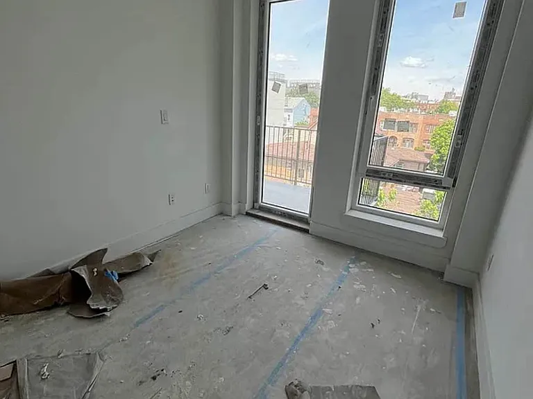 363 Hawthorne St — Photo 7