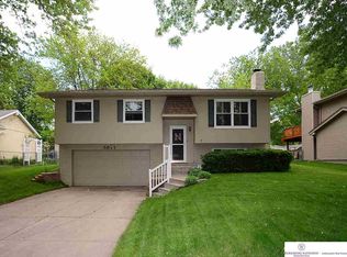 5611 Blackwell Dr, Omaha, NE 68137