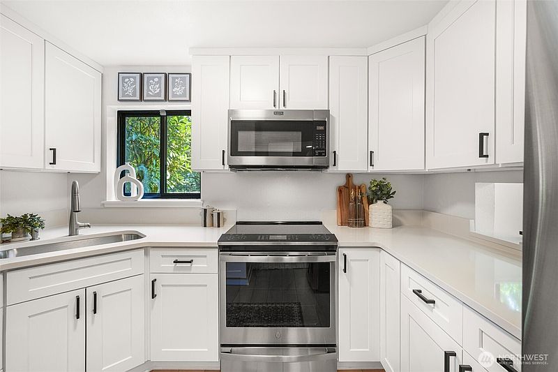 5th image of 1800 N 105th Street #101