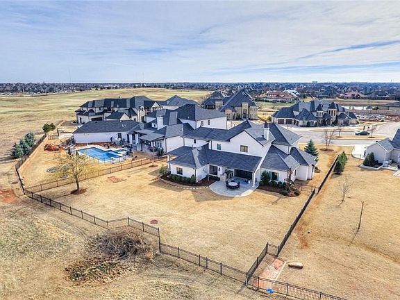 4th image of 17809 Blue Heron Ct
