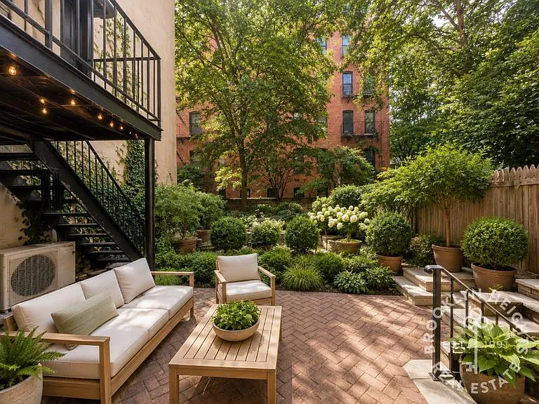 33 Monroe Place — Photo 1