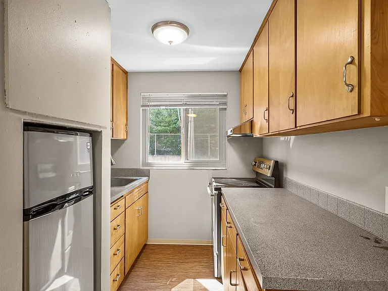 Shuksan Apartments — Photo 4