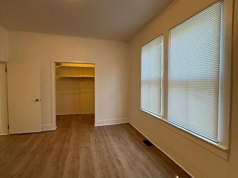 1009 S 6th St — Photo 22