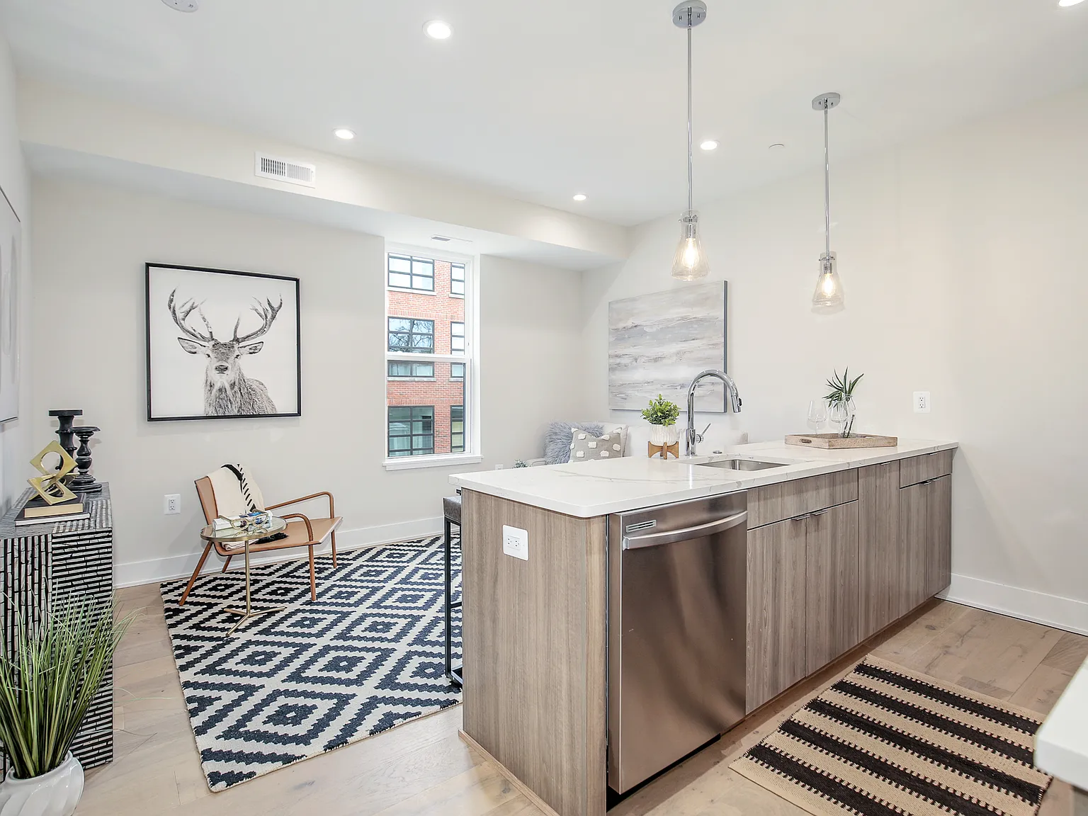 3 bed, 1067 sqft, $3,595 — Photo 4