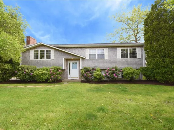34 Kingston Ln, Narragansett, RI 02882