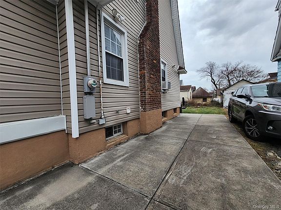 3rd image of 19614 104th Avenue