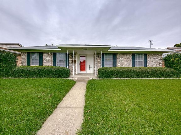 3rd image of 2327 Larchmont Dr