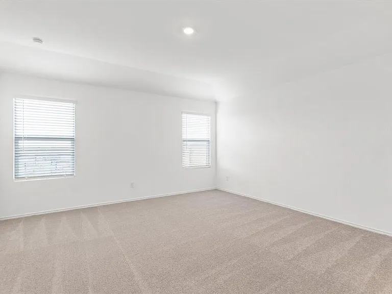 363 Avre Loop — Photo 27