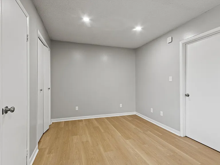 Swan Creek Apartments — Photo 16