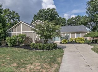 930 Cahoon Rd, Westlake, OH 44145