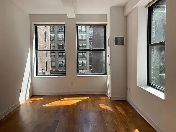 140 West 22nd Street image 1 of 8