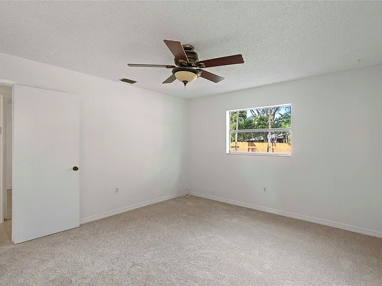 16900 SW 62nd St — Photo 44