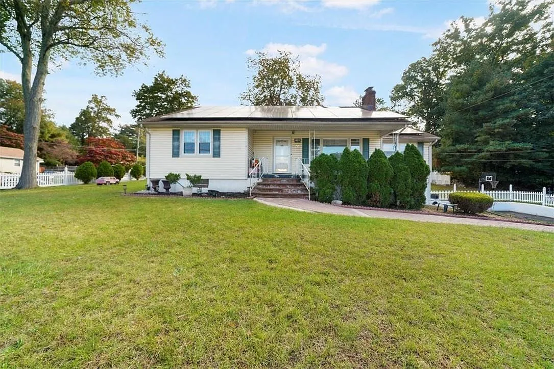 20 Hempstead Road photo 1