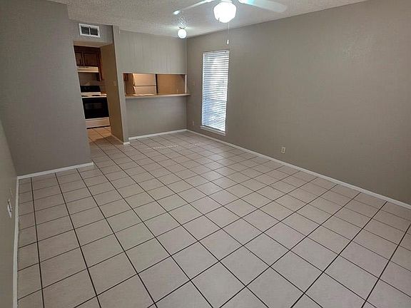 4th image of 4803 Country Club Dr APT B