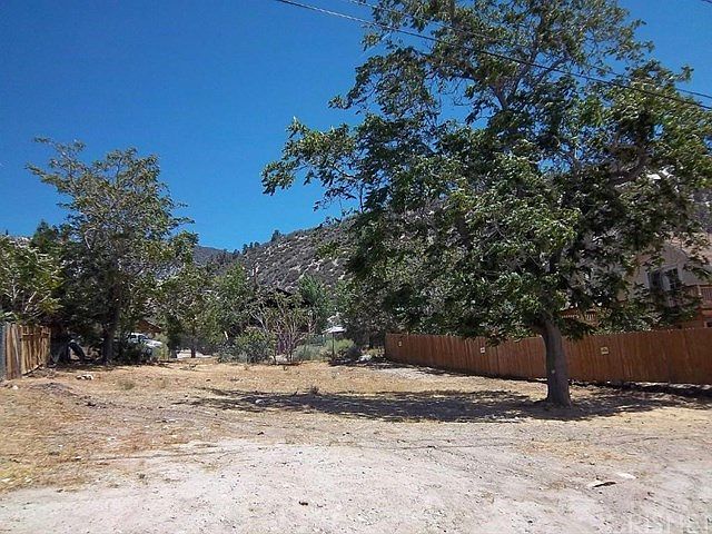 2nd image of 4125 Spruce Trl