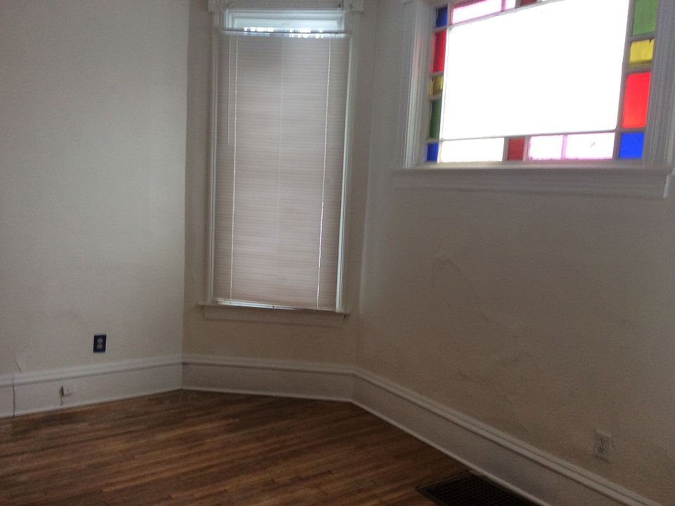 2nd image of 968 Sherburne Ave APT 1