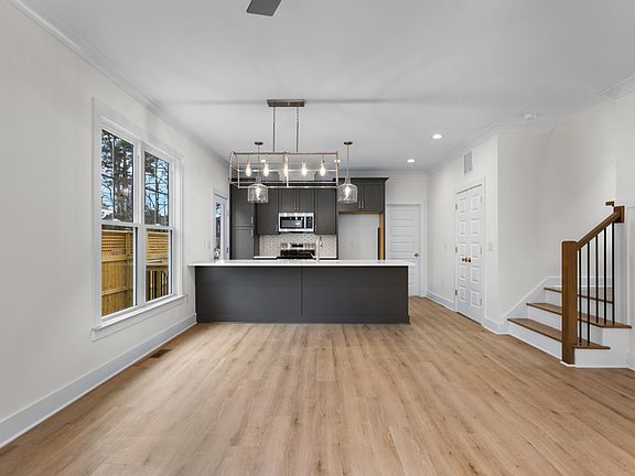 5th image of 2805A Fawn Ave