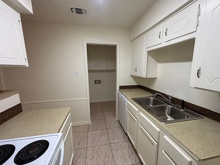 762 E Pecan St — Photo 4