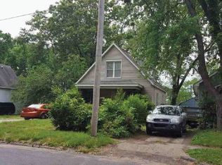 1215 S 3rd St, Pekin, IL 61554