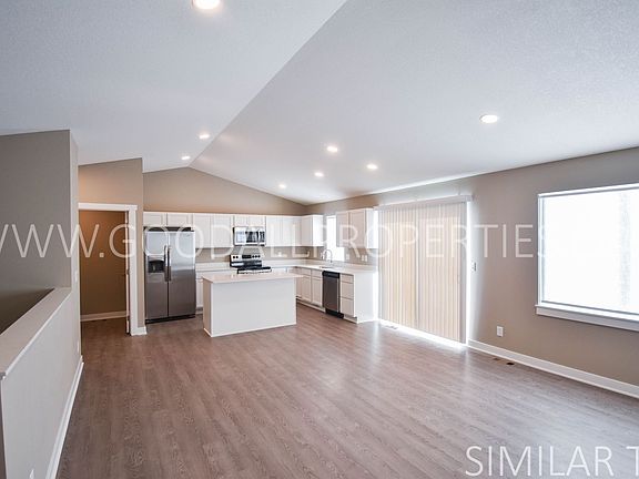 5th image of 1004 Linden St