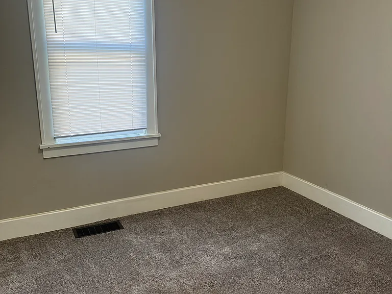 129 W Lincoln St — Photo 10