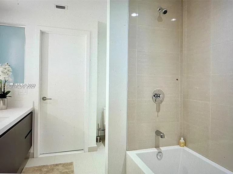 851 NE 1st Ave #304 — Photo 21