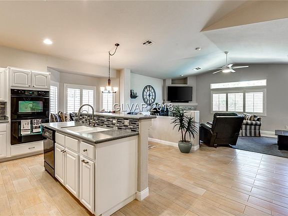 3rd image of 5605 Royal Springs Ave