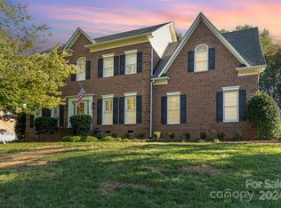 10514 Oak Pond Cir, Charlotte, NC 28277