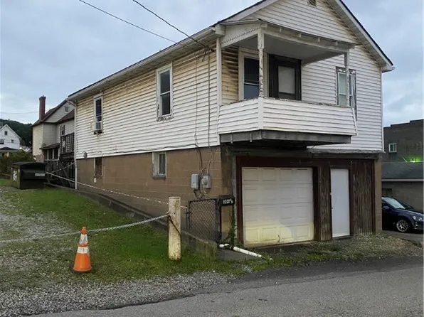 204 1/2 Longfellow St, Vandergrift, PA 15690