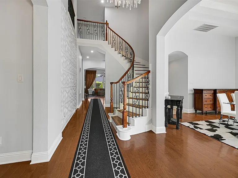 28214 Churchill Ct — Photo 3