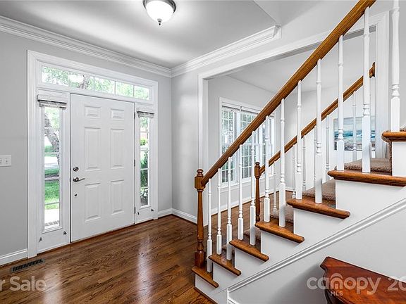 2nd image of 10441 Foxdale Ct