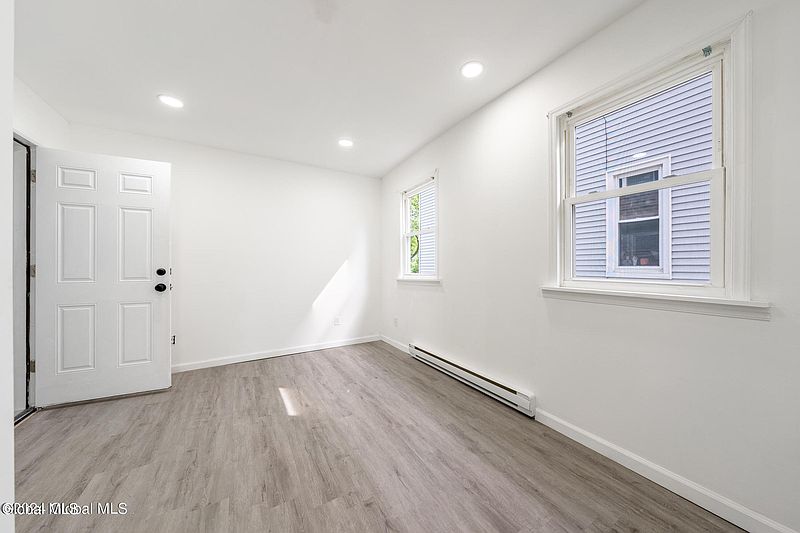 4th image of 24 Slater Street