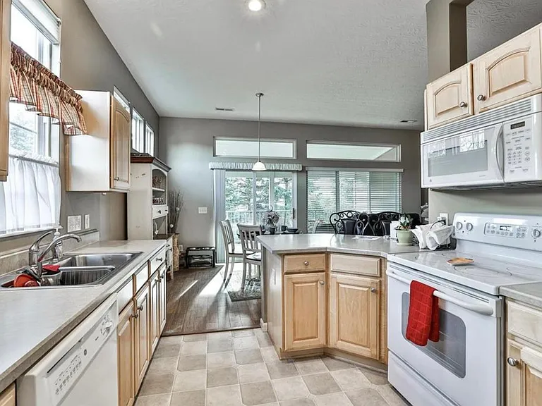 4331 Marival Dr — Photo 9