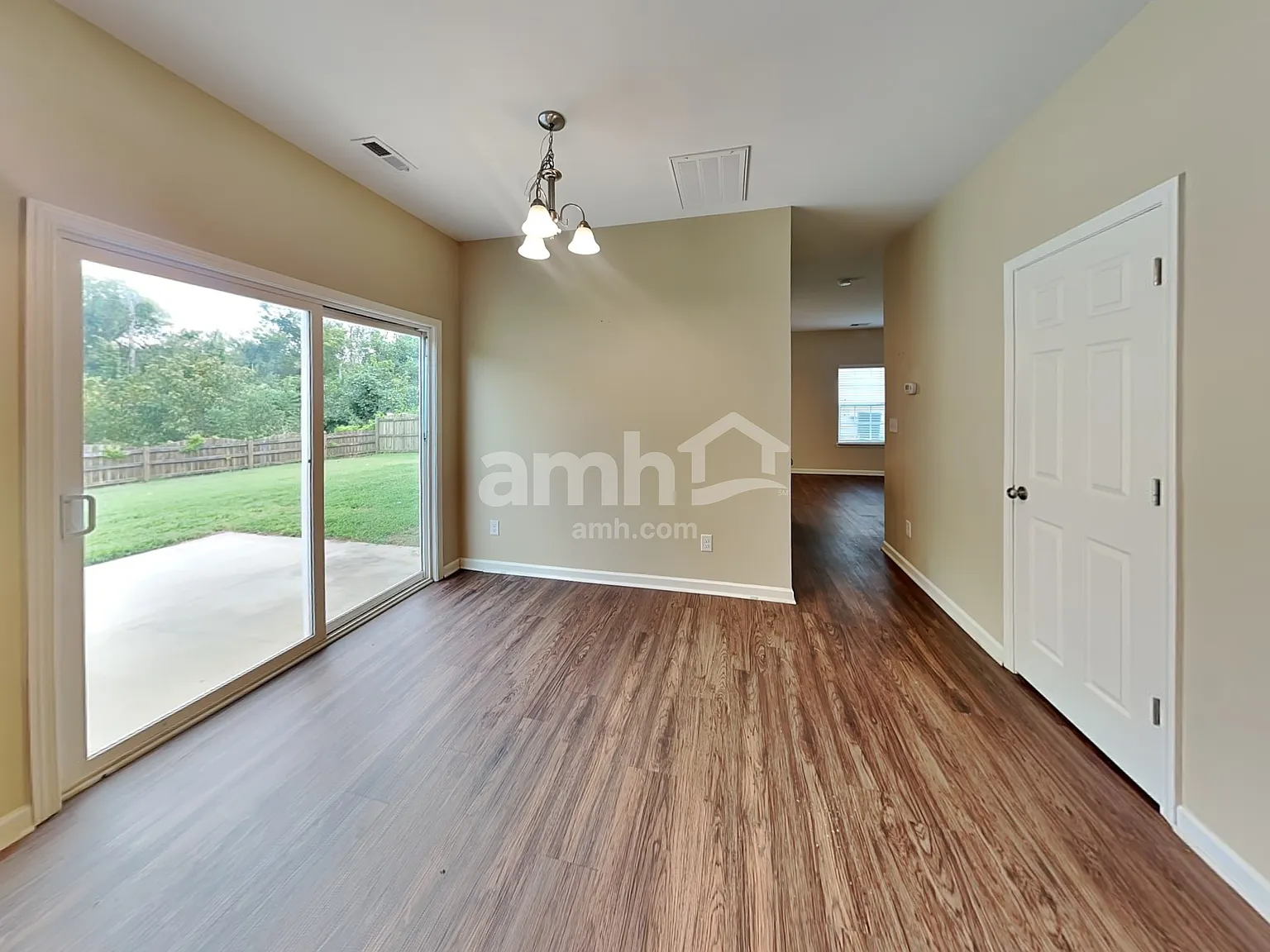 3 bed, 2.5 bath, 1936 sqft, $2,275 — Photo 4