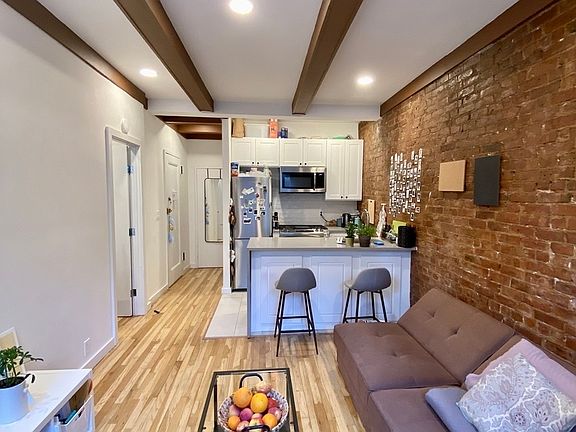 3rd image of 268 W 77th St APT 10
