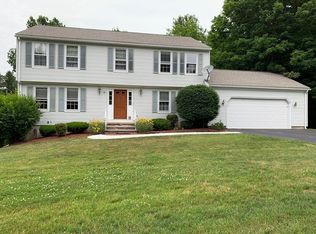 10 McIntosh Dr, Wilbraham, MA 01095