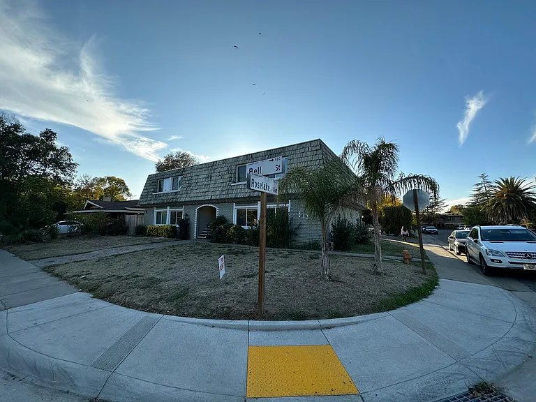 919 Bell St #C & D — Photo 2